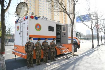 山西省人防辦信息保障中心值守人員肅立默哀，向英雄致敬、愿逝者安息